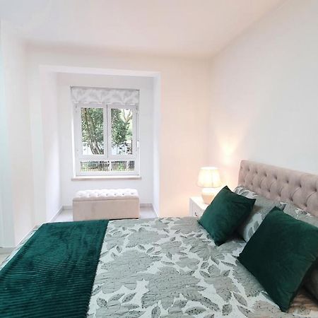 Caldas Da Rainha'S Green & White Buitenkant foto
