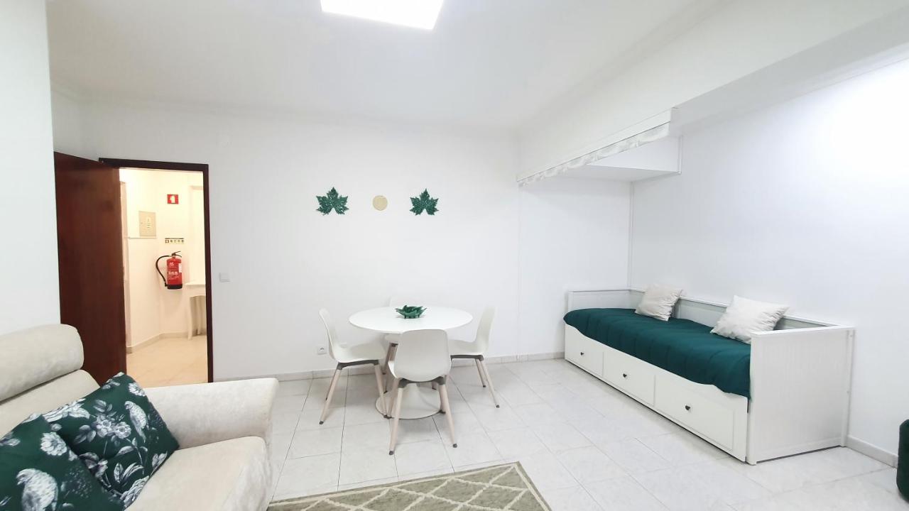 Caldas Da Rainha'S Green & White Buitenkant foto